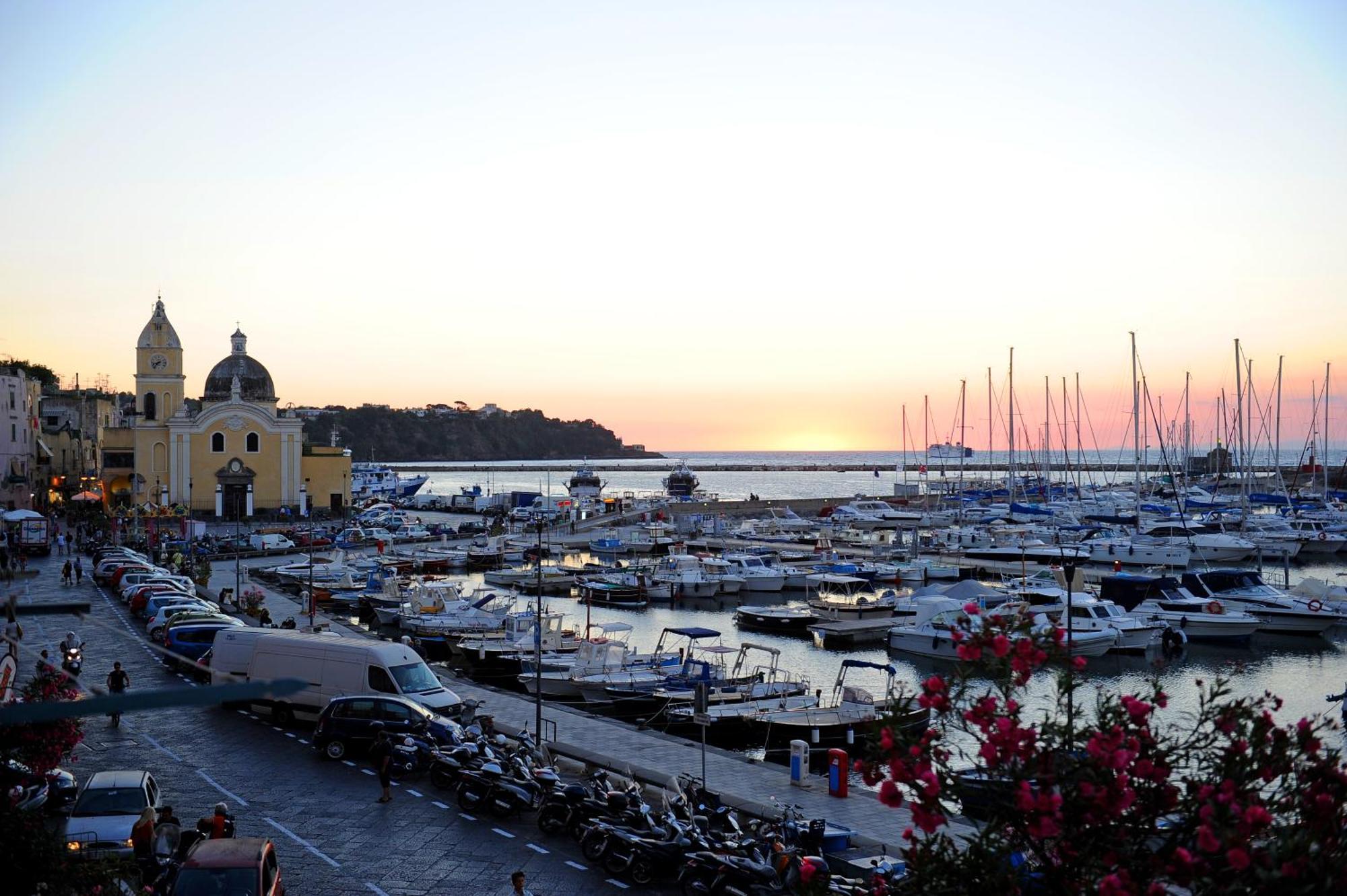 L'Isola Del Postino Rooms Procida Exterior foto